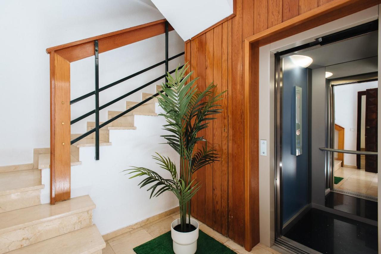 Hostly Rbh0 Modern Apartment Sevilla Eksteriør bilde